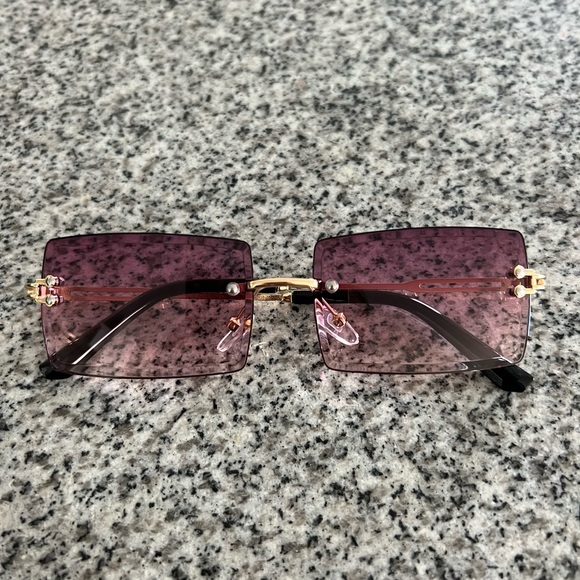 Burgundy tinted sunglasses - Picture 3 of 3